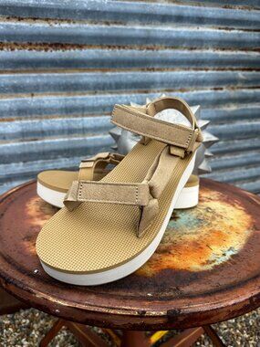 Teva Platform Sandals Beige Sport Hiking Sandals Women’s Size 9